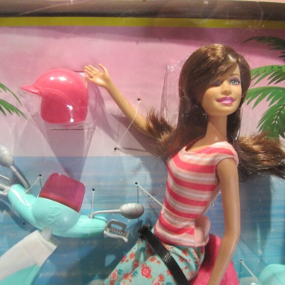 Barbie Glam Scooter 2013 Toy Play Set - New in Box (Box Damage) - Picture 12 of 14